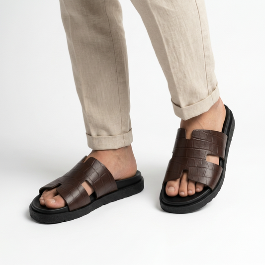 Sandales Homme en Cuir – Bride “H” Effet Croco Marron