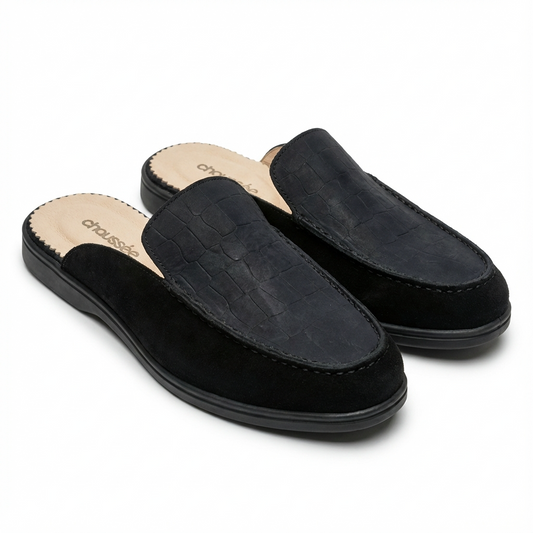 Mules homme cuir croco marron avec semelle noire – vue portée avec gandoura blanche